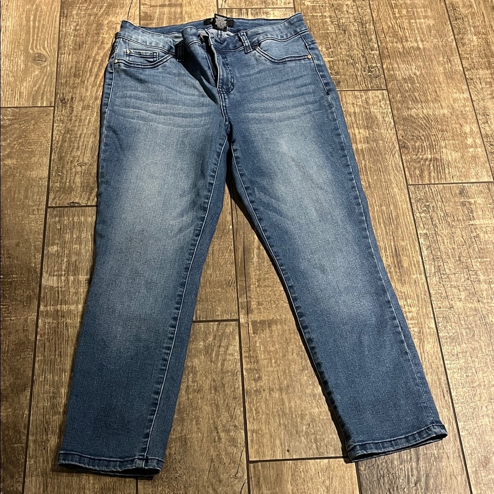 Capris Mid Rise.. Classic Blue Women's Jeans
